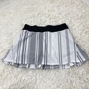 Lululemon Run: Pace Setter Skirt Groovy Stripe Nimbus / Black
